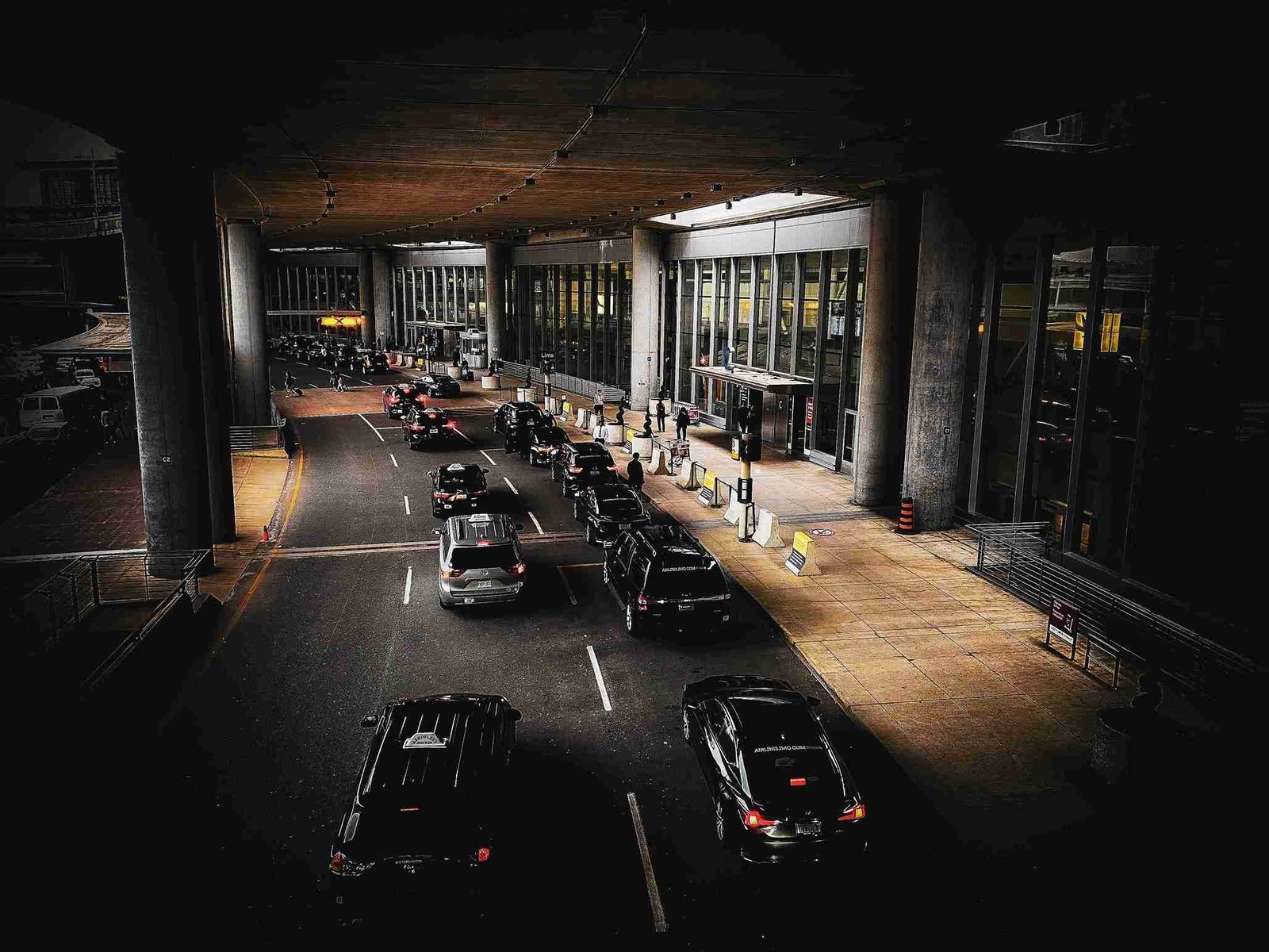 Airport Taxi Booking from Chertsey Made Simpler for Holidaymakers and International Travellers