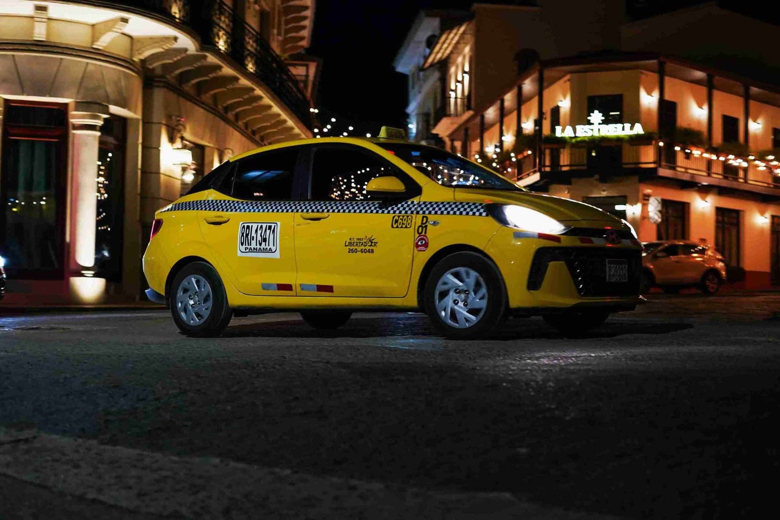 Fixed Fare Airport Taxi Services in Chertsey Offering Predictable Travel Costs to Heathrow