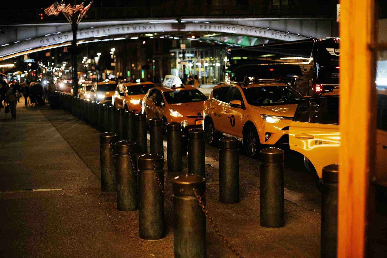 Professional Airport Taxi Services in Chertsey Connecting Local Travellers with Every Major UK Airport